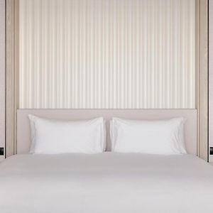Superior King Accessible Room
